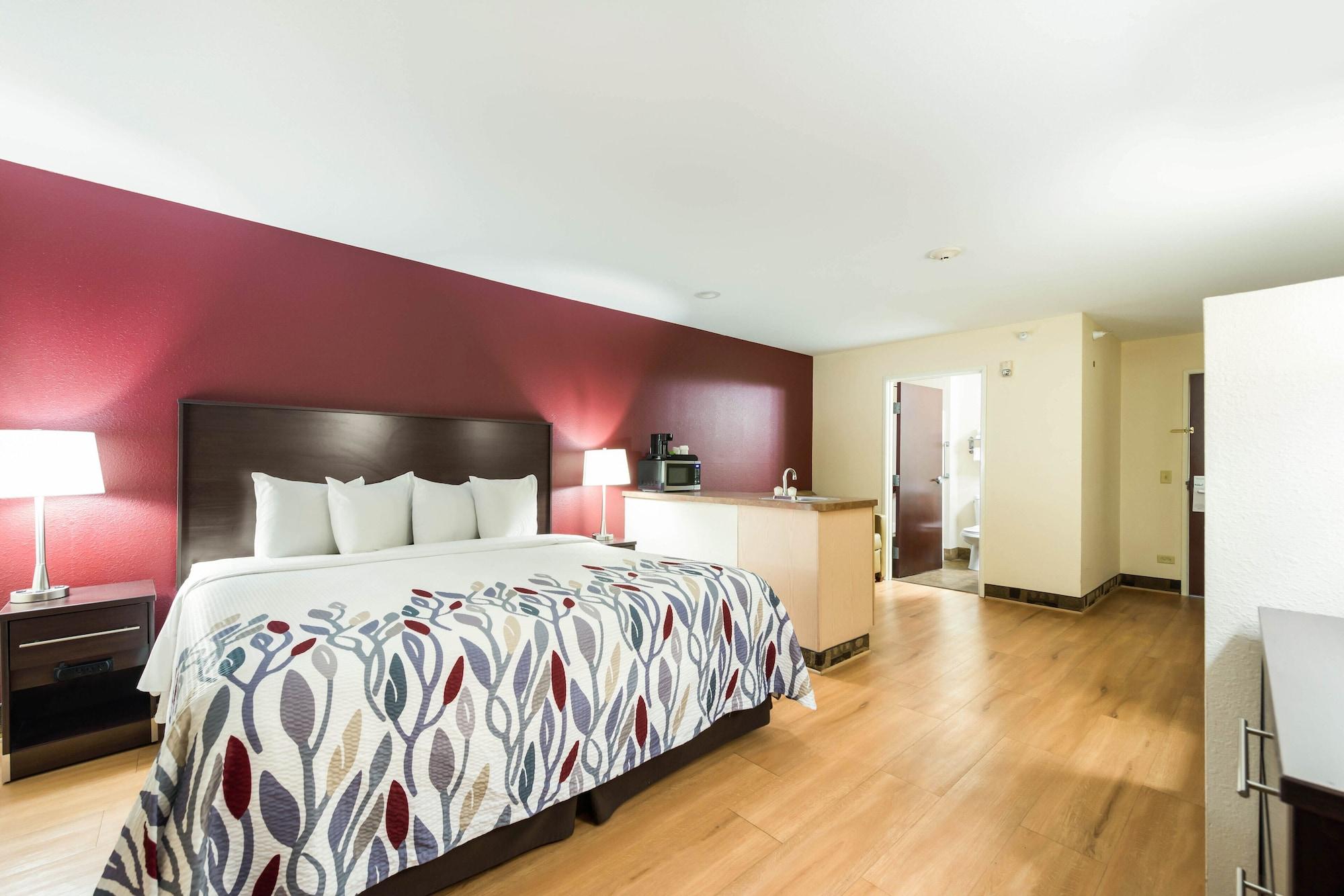 Red Roof Inn & Suites Monee Exterior photo