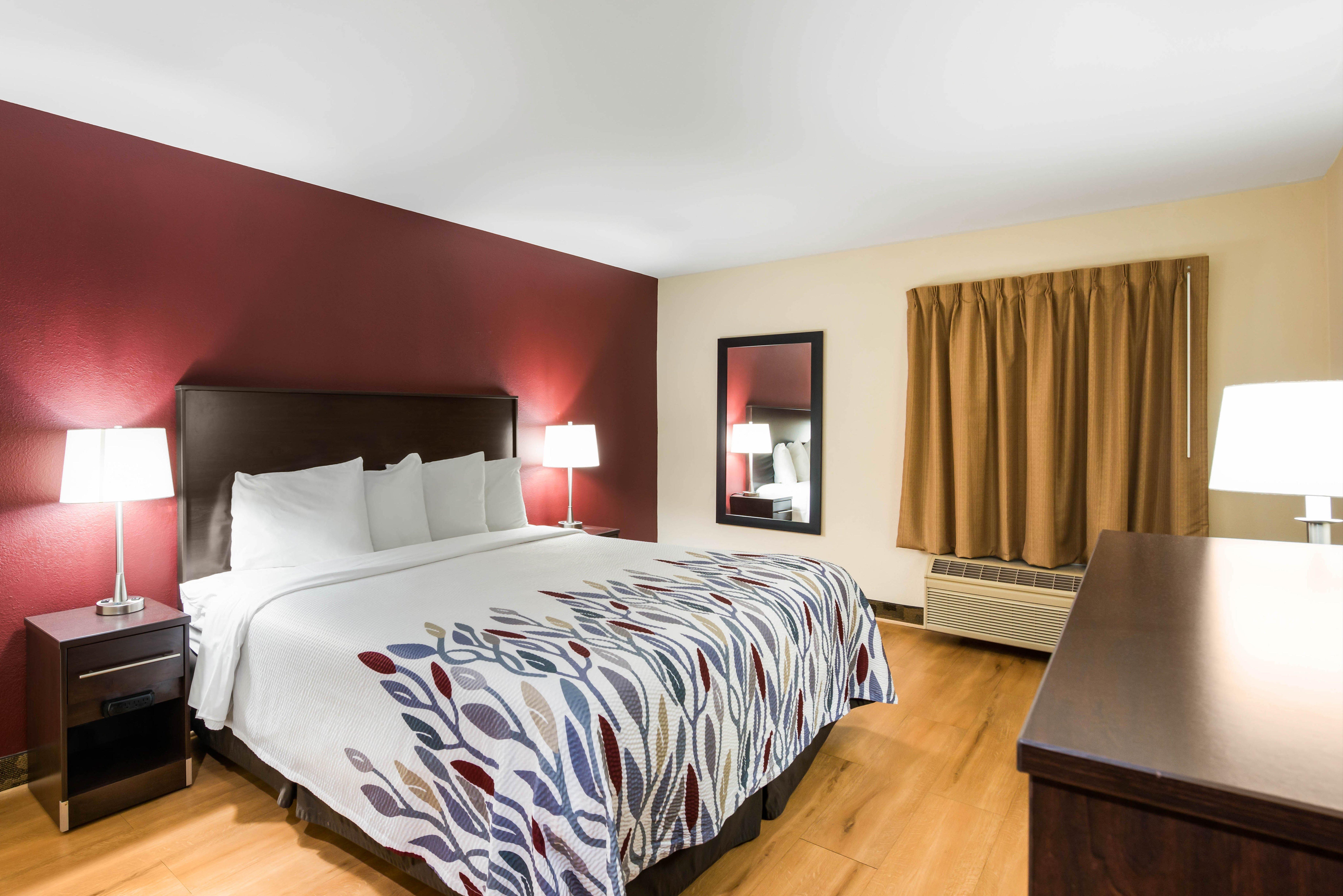 Red Roof Inn & Suites Monee Exterior photo