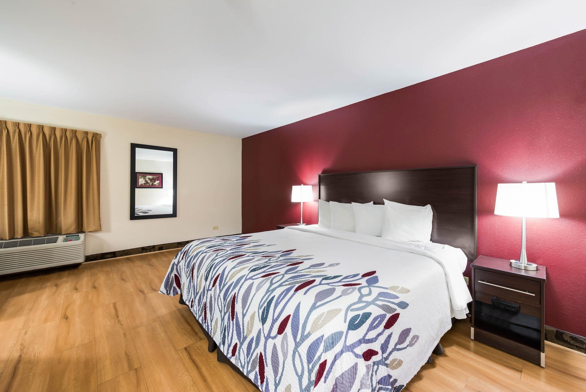 Red Roof Inn & Suites Monee Exterior photo