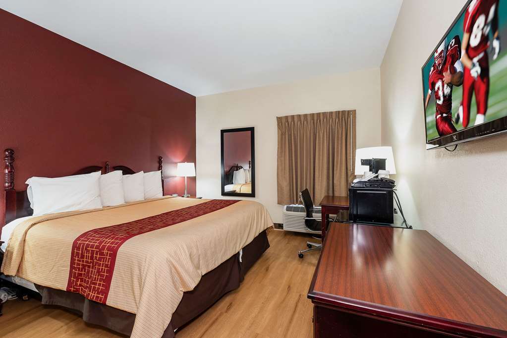 Red Roof Inn & Suites Monee Room photo
